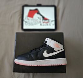 Jordan 1 Mid GS (Artic Punch)