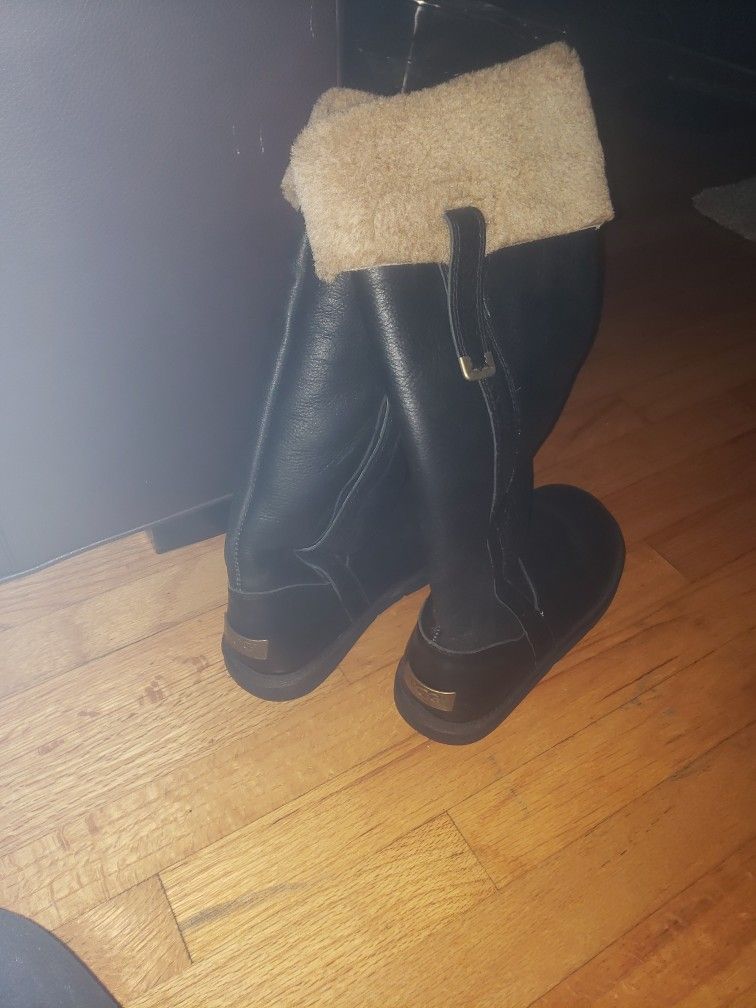 UGG Sheep skin Black Boots Size 7