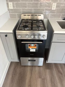 Like “New” Stove for sale - Avanti ,  20inch