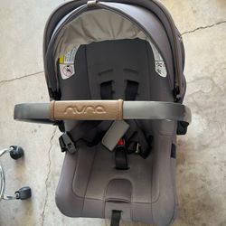 Nuna Pipa Lite Car Seat And Base