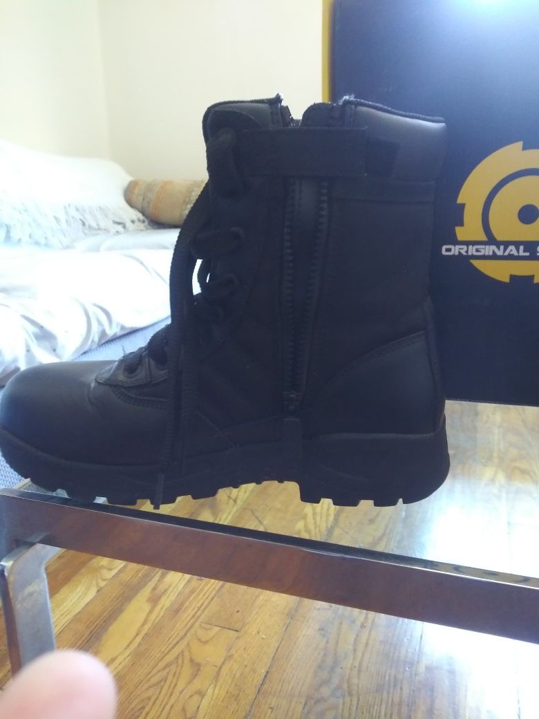 Brand new work boots sizes 8 1/ 2 and 9 and 91/2 they are. Original swat and never worn brand new