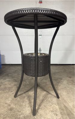 Outdoor High Top Table and Chairs