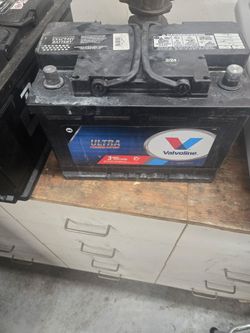 Batteri3s from 2017 3500 Chevrolet Duramax