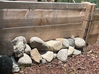 Rocks/boulders
