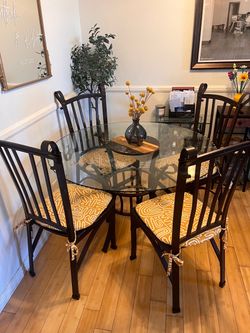 Elegant Round Glass Table Set – 4 Chairs