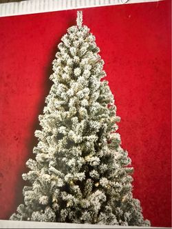 Christmas Tree New 6’ 5” Pre-Lit