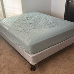 Full Size Mattress/ Box Spring / Full Frame