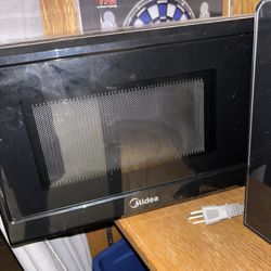 Microwave, Black - Clean Inside 