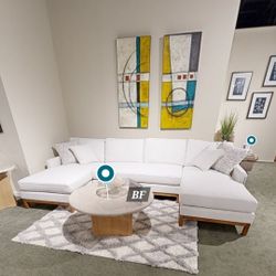 Sectional Ivory Chenille, Solid Wood Frame, Others. Loose Seat And Back Cushion, Woode Kd Legs, Reversible Seat Cushion. Accent Pillows Included. New 