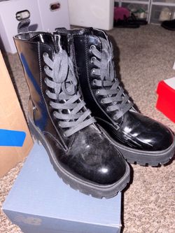 Combat boots