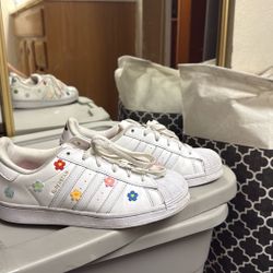 Sanrio Hello Kitty Superstar Adidas 