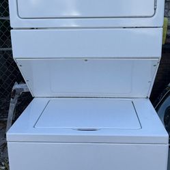 Whirlpool 2-in-1 stackable washing machine in very good condition. Size 27