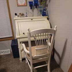 Beautiful Solid Wood Rolltop Desk with Chair