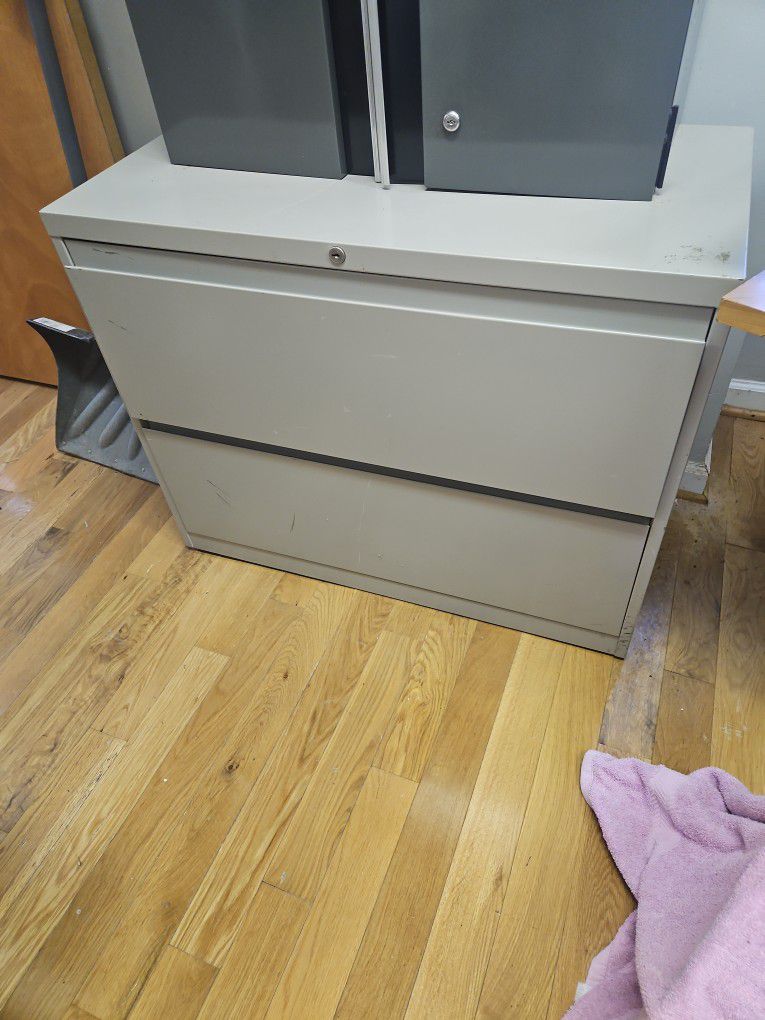 Double draw file cabinet