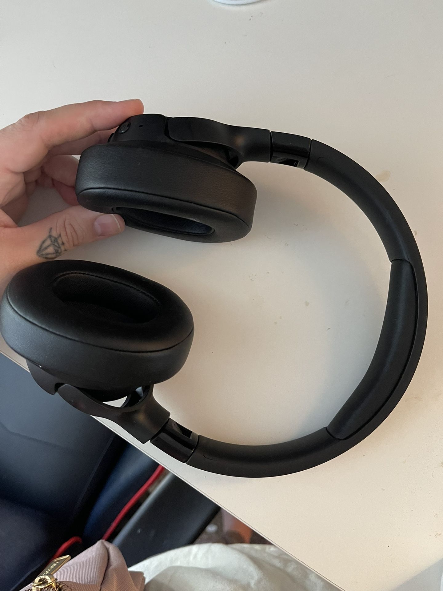 JBL Wireless Noise Cancelling Headphones 