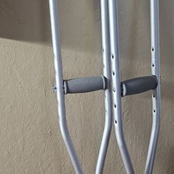 Crutches/ Muletas