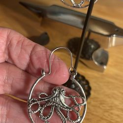 Octopus Dangling Earrings 