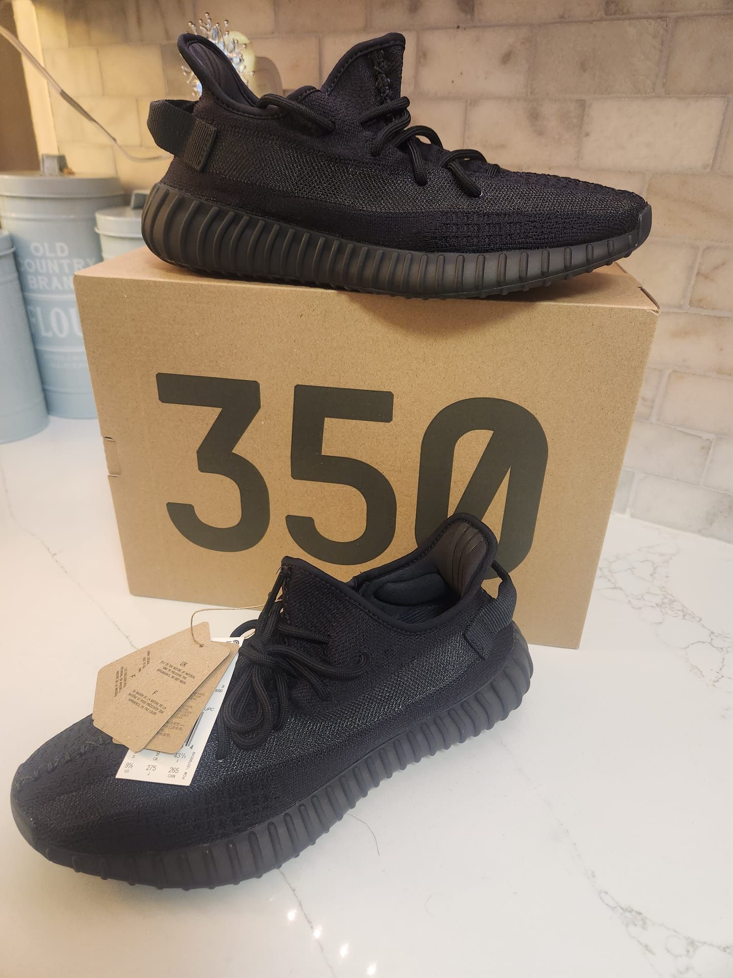 chaussure-supreme-new-york-x-adidas-yeezy-boost-350-v2-black-1