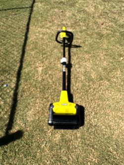 RYOBI ONE+ 18V Cordless Battery Outdoor Patio Sweeper (Tool Only)