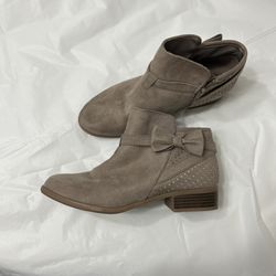 SO Girls Ankle Boots Size 5 Magnolia Taupe Suede Side Zipper