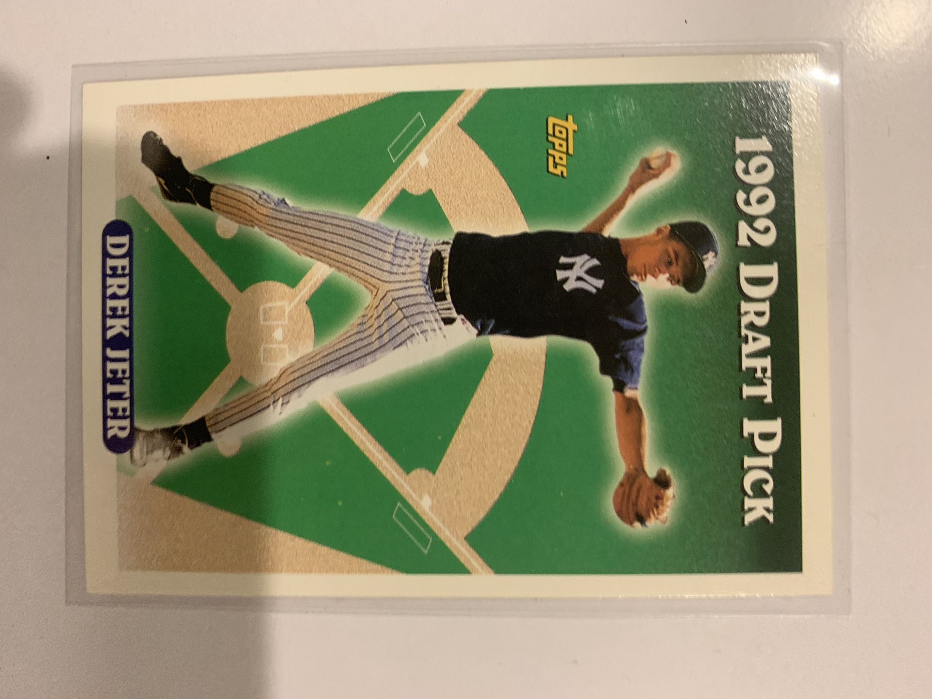 Baseball card . Derek Jeter sharp rookie