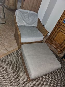 Wicker lounge chair with ottoman