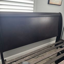 King Size Sleigh Bed (no mattress)