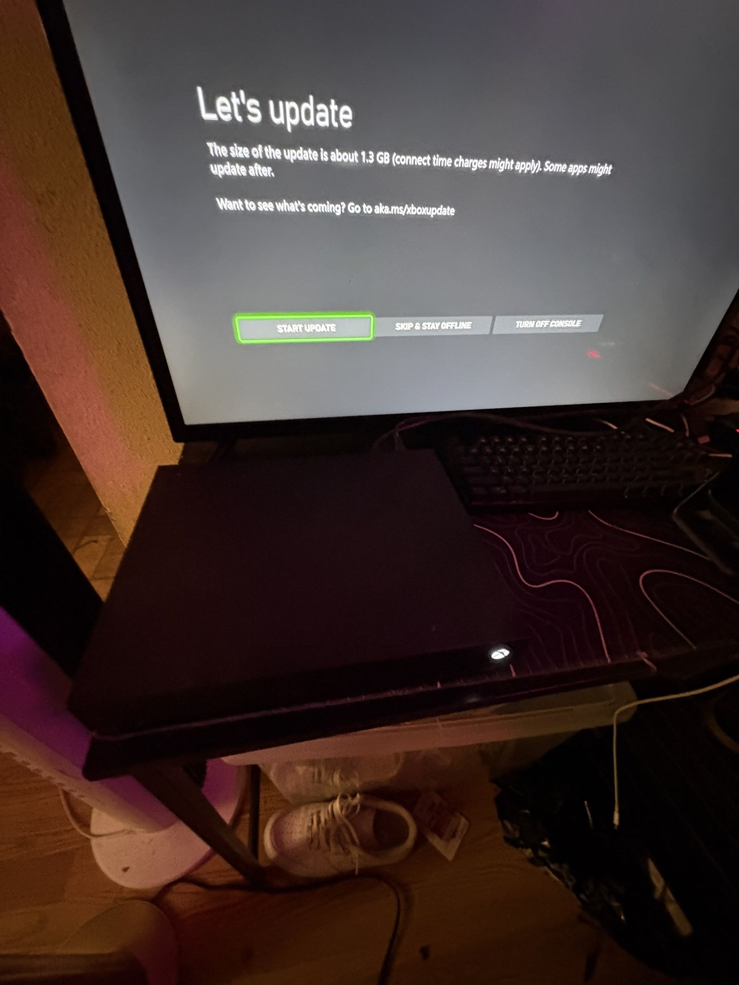 Xbox One X Dose Not Come With Controller 