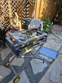 Chicago Electric 10 inch wet tile saw - diamond blade included