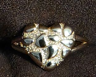 14 kt Gold-Plated Nughet Heart Ring Size 6.