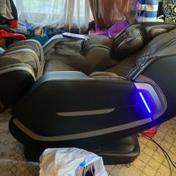 Massage chair with speakers