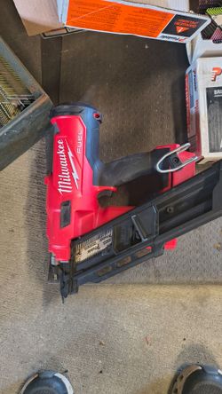 Milwaukee M18 30 degree nail gun