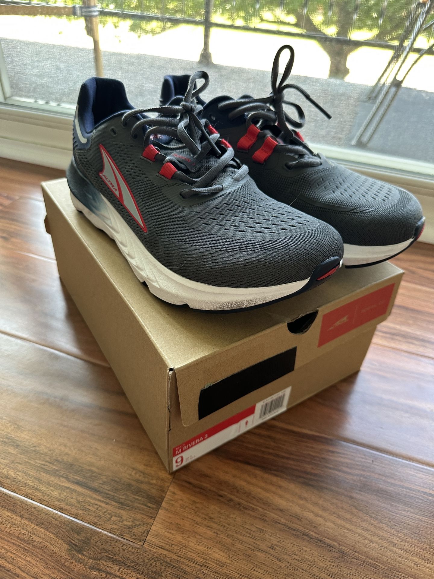 Altra Rivera 3 - Men’s Size 9