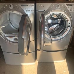 Whrilpool  Set Whith Pedestals Washer And Electric Dryer 