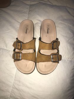 Sandals size 10