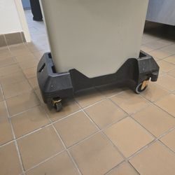 2 Trash Cans With Wheels 