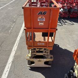 JLG Scissor Lift