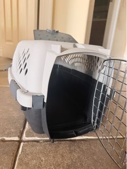 Small pet carrier