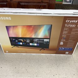Samsung Crystal UHD 50” Tv