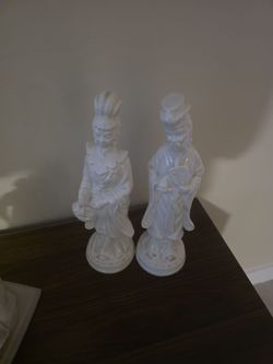 Studio Art White Porcelain Japanese Lady with Basket and Mans  Figurine Statue Unsigned