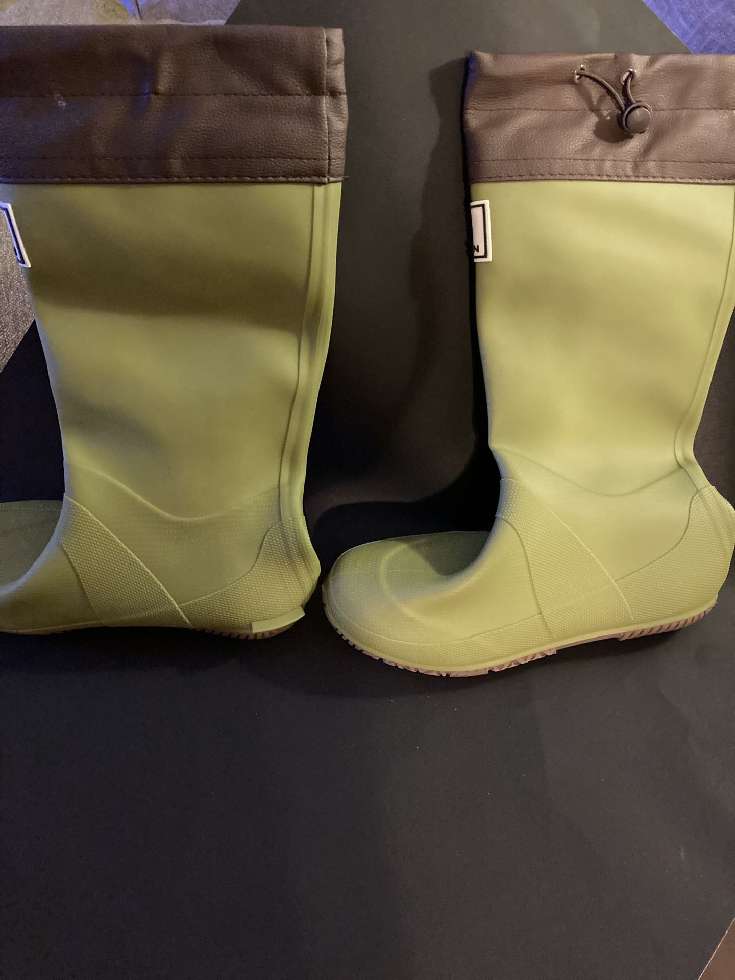 Ladies Size 7.5 Genian Rain Boots,Brand New