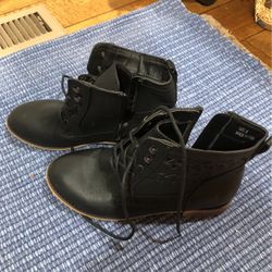 Women Boots Size 9