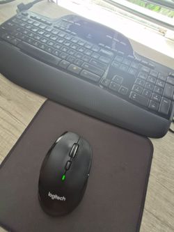 Logitech MK700 Wireless Keyboard and Mouse Set