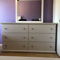 Full White bedroom Set For Sale 