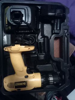 DeWALT DRILL