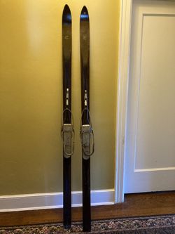 Vintage Skis -Chalet Harvey E:Dodd Limited