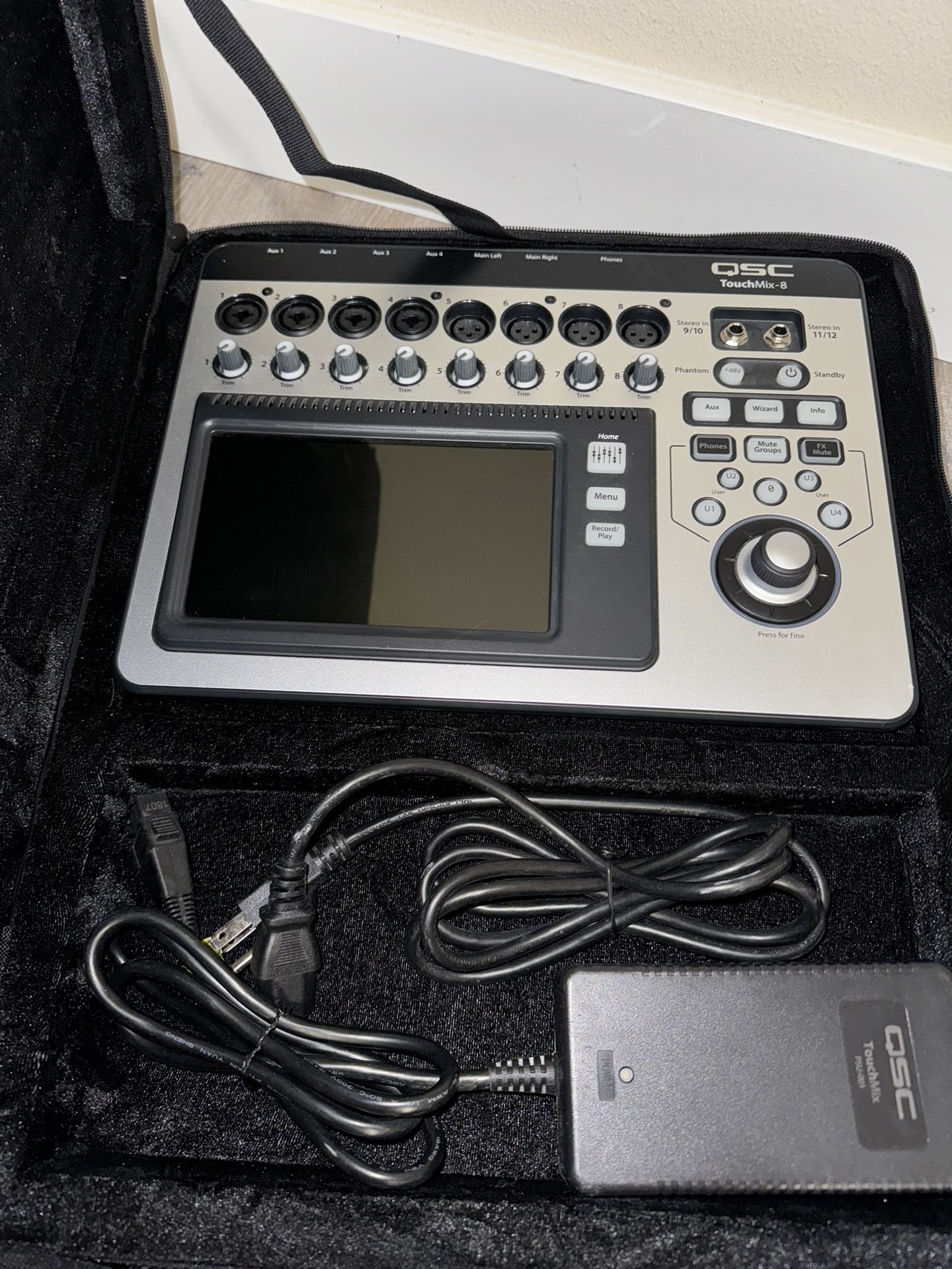 Qsc QSC TouchMix-8 Compact Digital Mixer with Bag