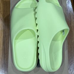 Adidas Yeezy Green Glow Green ( 2022 ) Size 11
