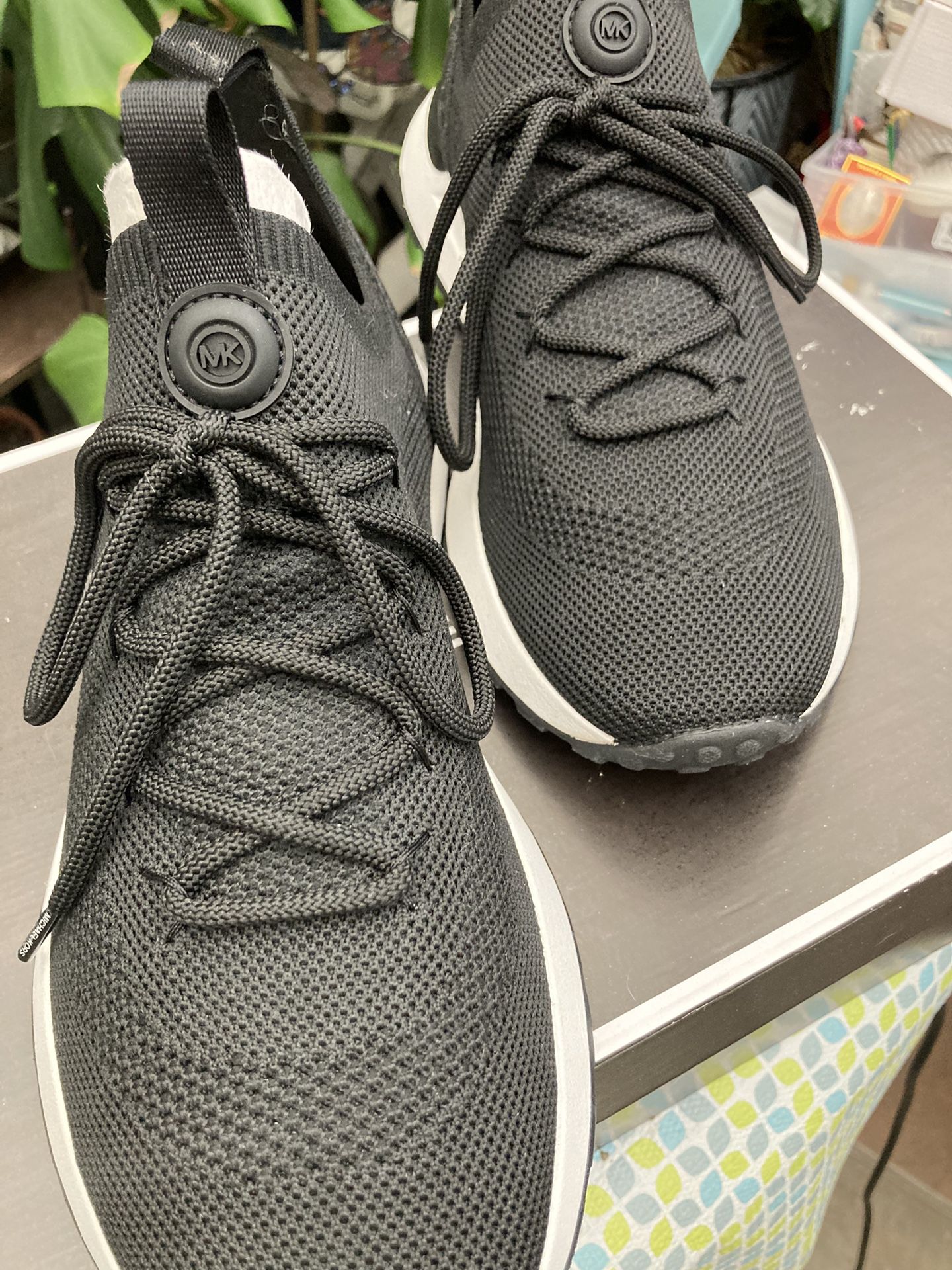 MICHAEL KORS SIZE US 10.5.