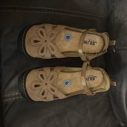 New Without Tags JBU By Jambu Women’s Size 9 Tan Shoes